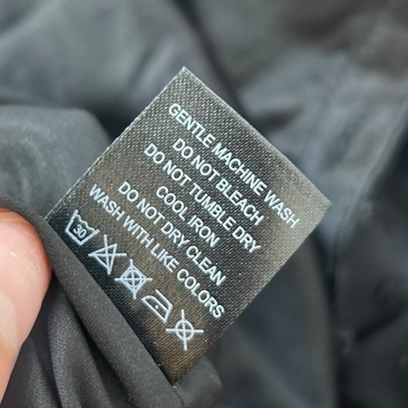 Majorelle Aileen Top in Black Dot Floral Off Shoulder Embroidered size Medium - Picture 9 of 9